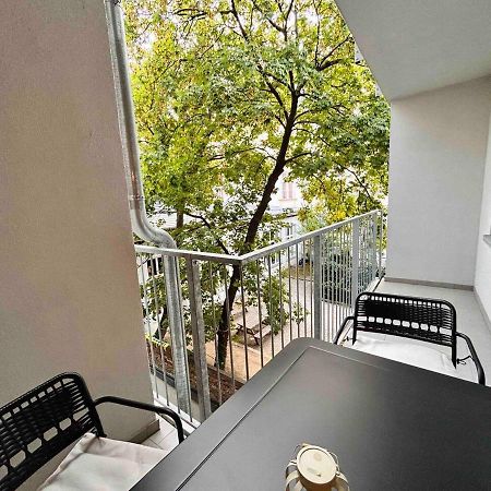 Urbaner Charme: Stilvolles Wohnen Im Herzen Wiens Exterior photo
